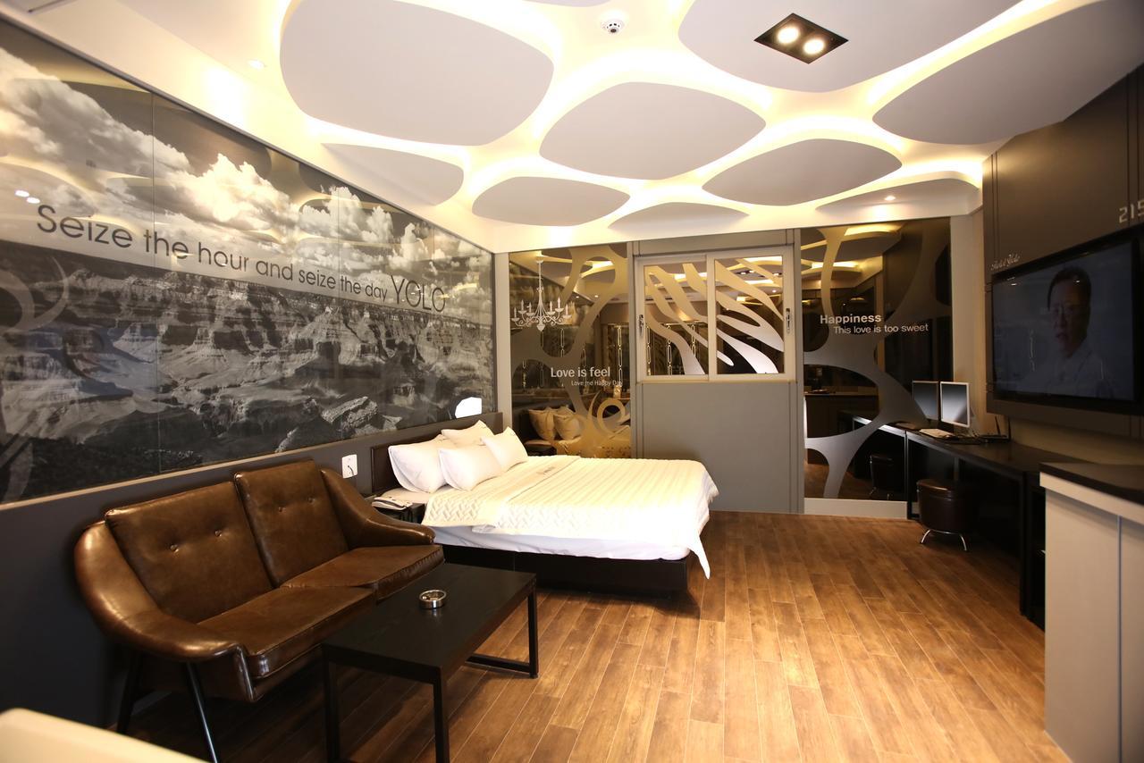 Hotel Yolo Chongnae-dong Bagian luar foto