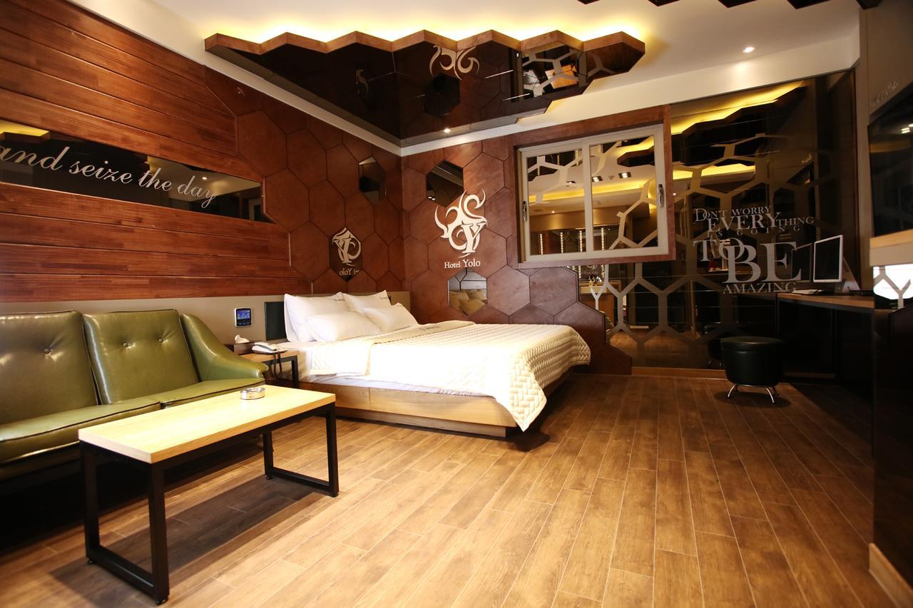 Hotel Yolo Chongnae-dong Bagian luar foto