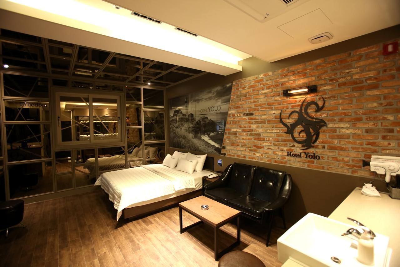 Hotel Yolo Chongnae-dong Bagian luar foto