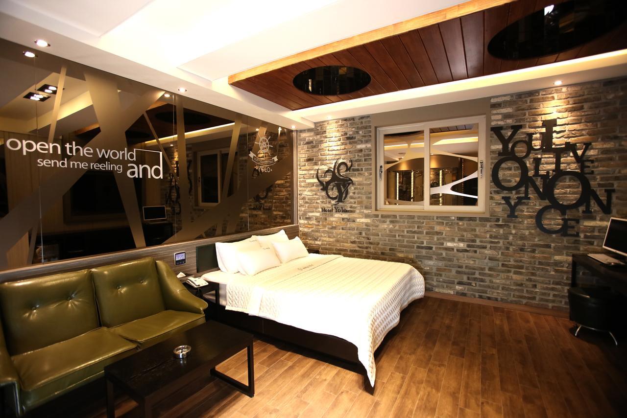 Hotel Yolo Chongnae-dong Bagian luar foto
