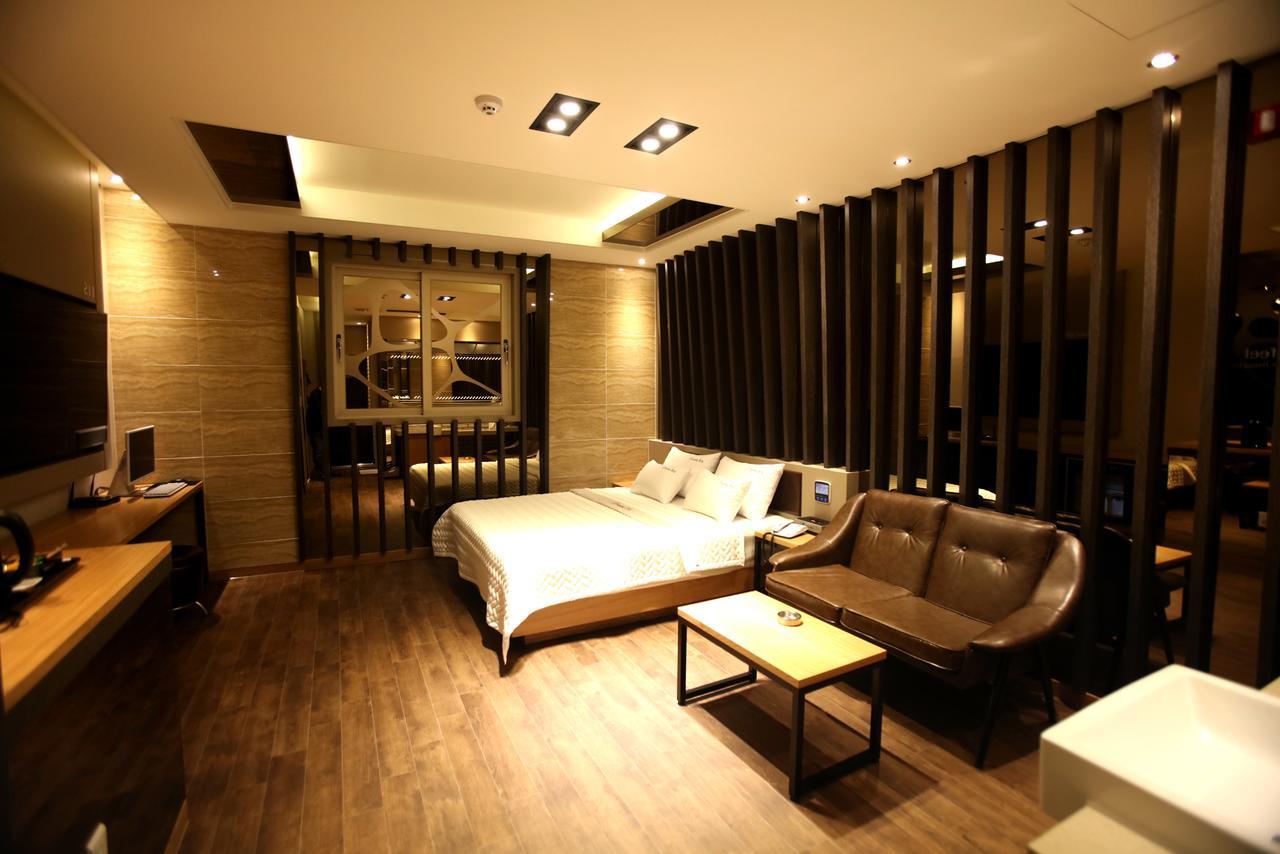 Hotel Yolo Chongnae-dong Bagian luar foto