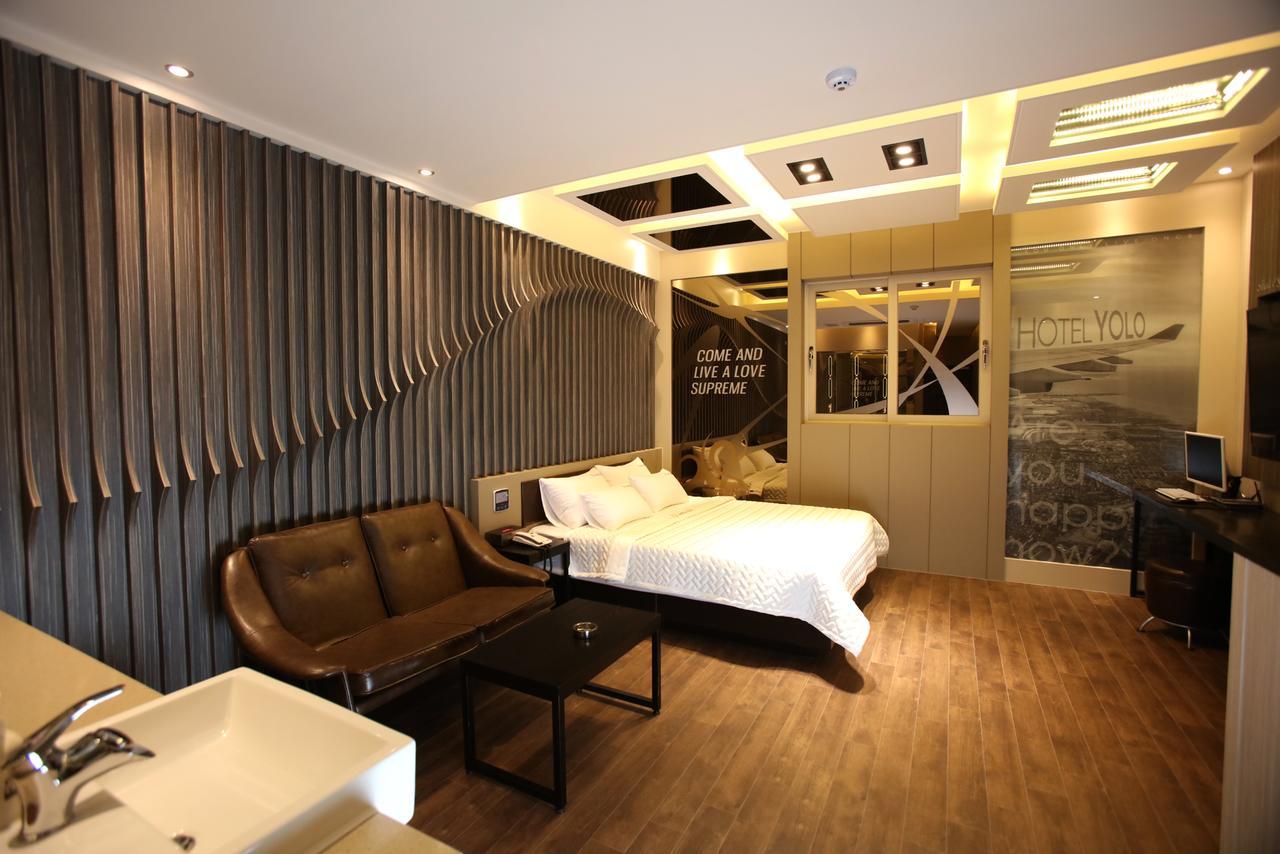 Hotel Yolo Chongnae-dong Bagian luar foto
