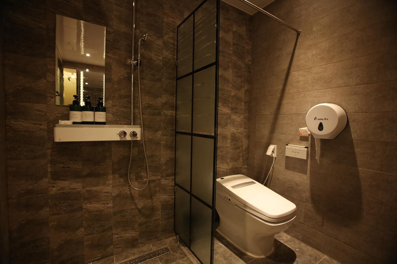 Hotel Yolo Chongnae-dong Bagian luar foto